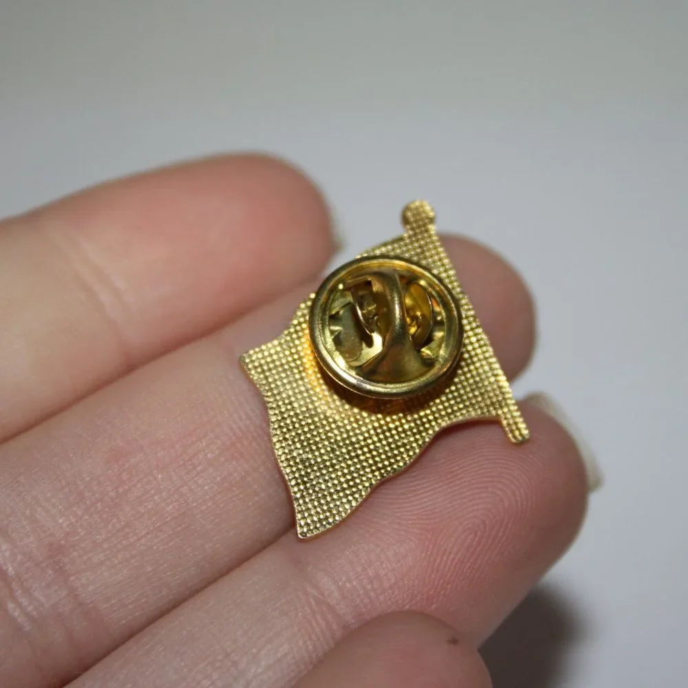 🟡 Vintage Gold American Flag Lapel Pin · 0.75
